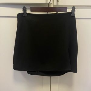 ZARA MINI SKIRT WITH SLIT BLACK